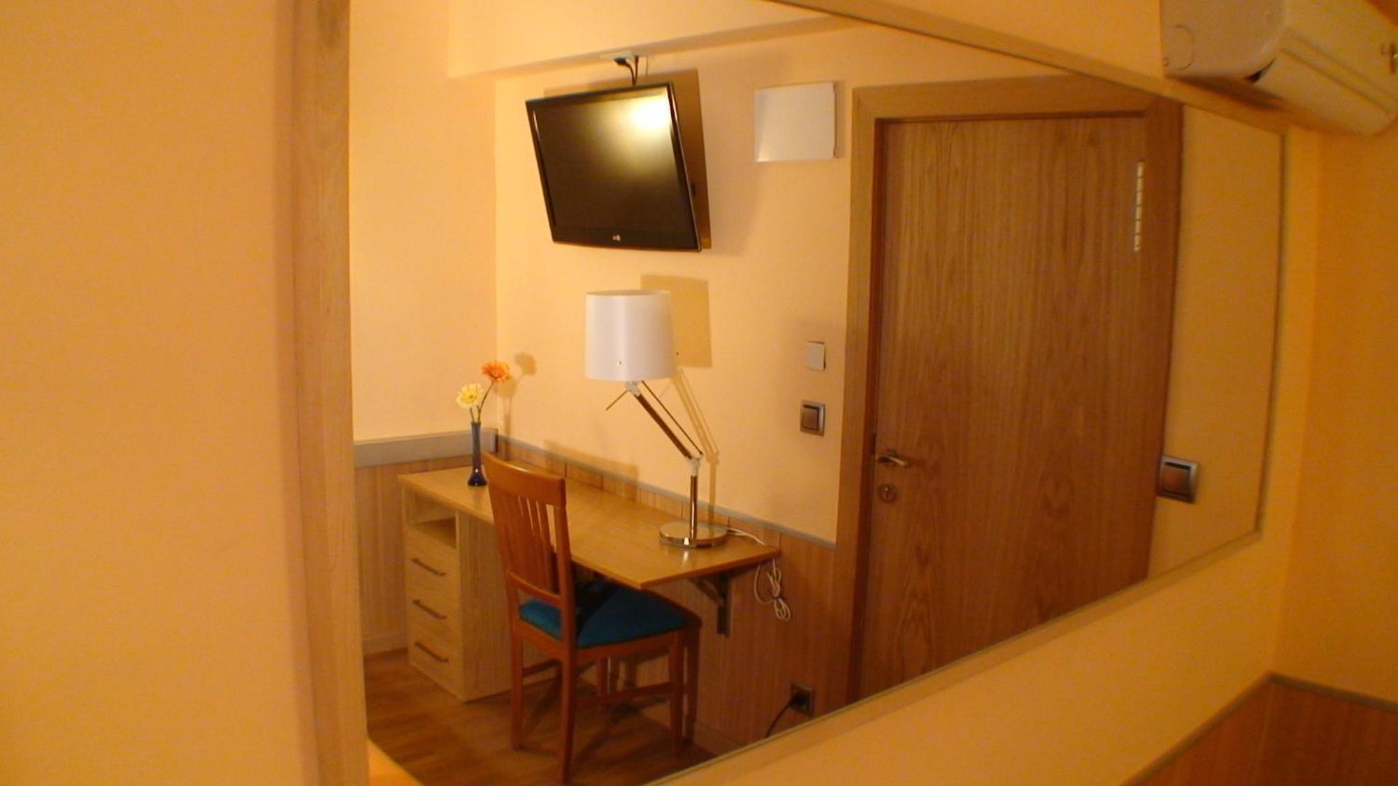 Hostal El Carmen Zaragoza Eksteriør bilde